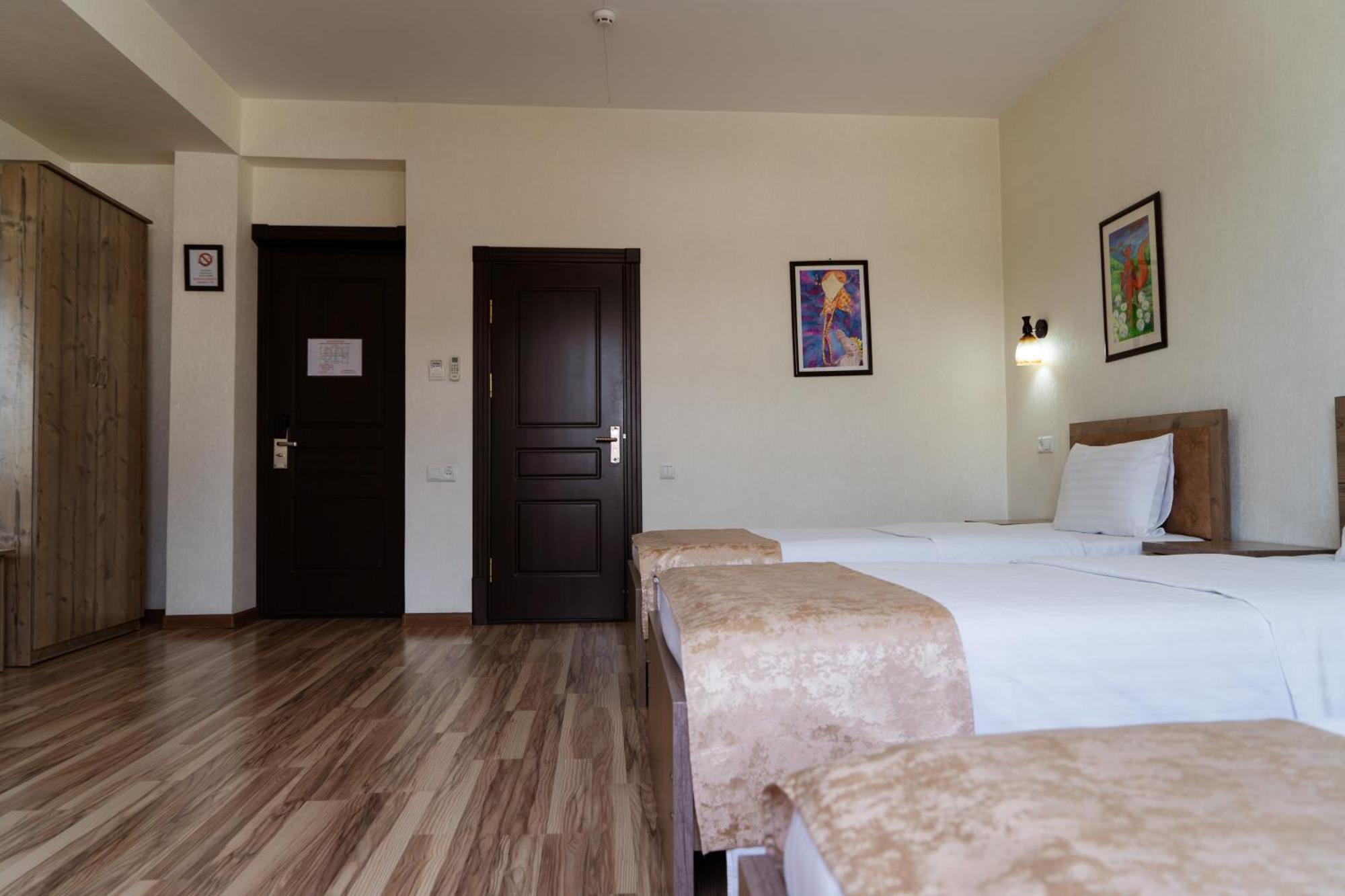 Tourist Inn Hotel Tashkent Exterior photo